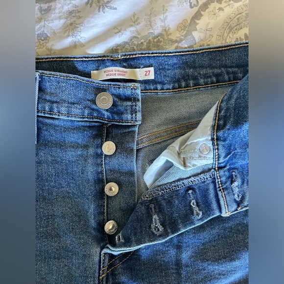 Levi’s Wedgie Jeans - Picture 2 of 7